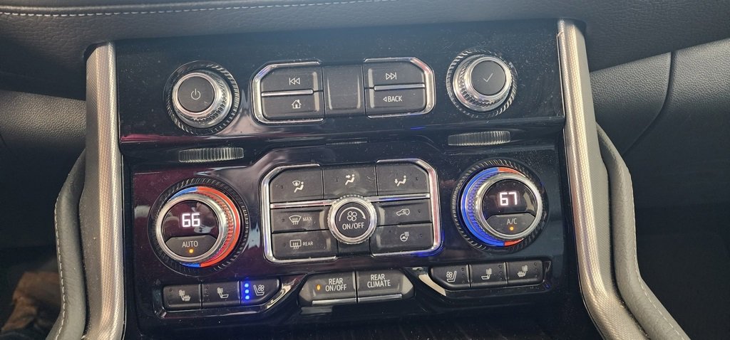 Used 2023 GMC Yukon Denali w/ Denali Reserve Package image 16