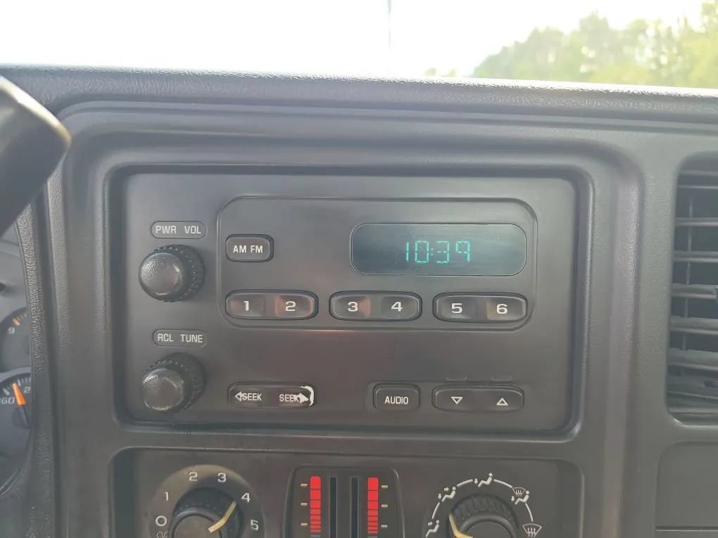 Used 2003 Chevrolet Silverado 2500 2WD Regular Cab image 28