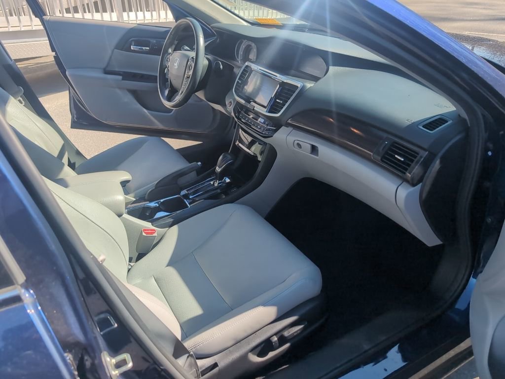 Used 2017 Honda Accord EX-L image 15