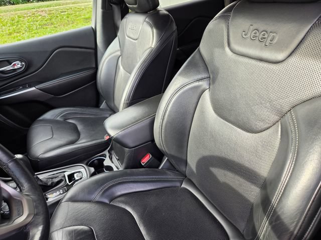 Used 2019 Jeep Cherokee Limited AWD/4WD image 2