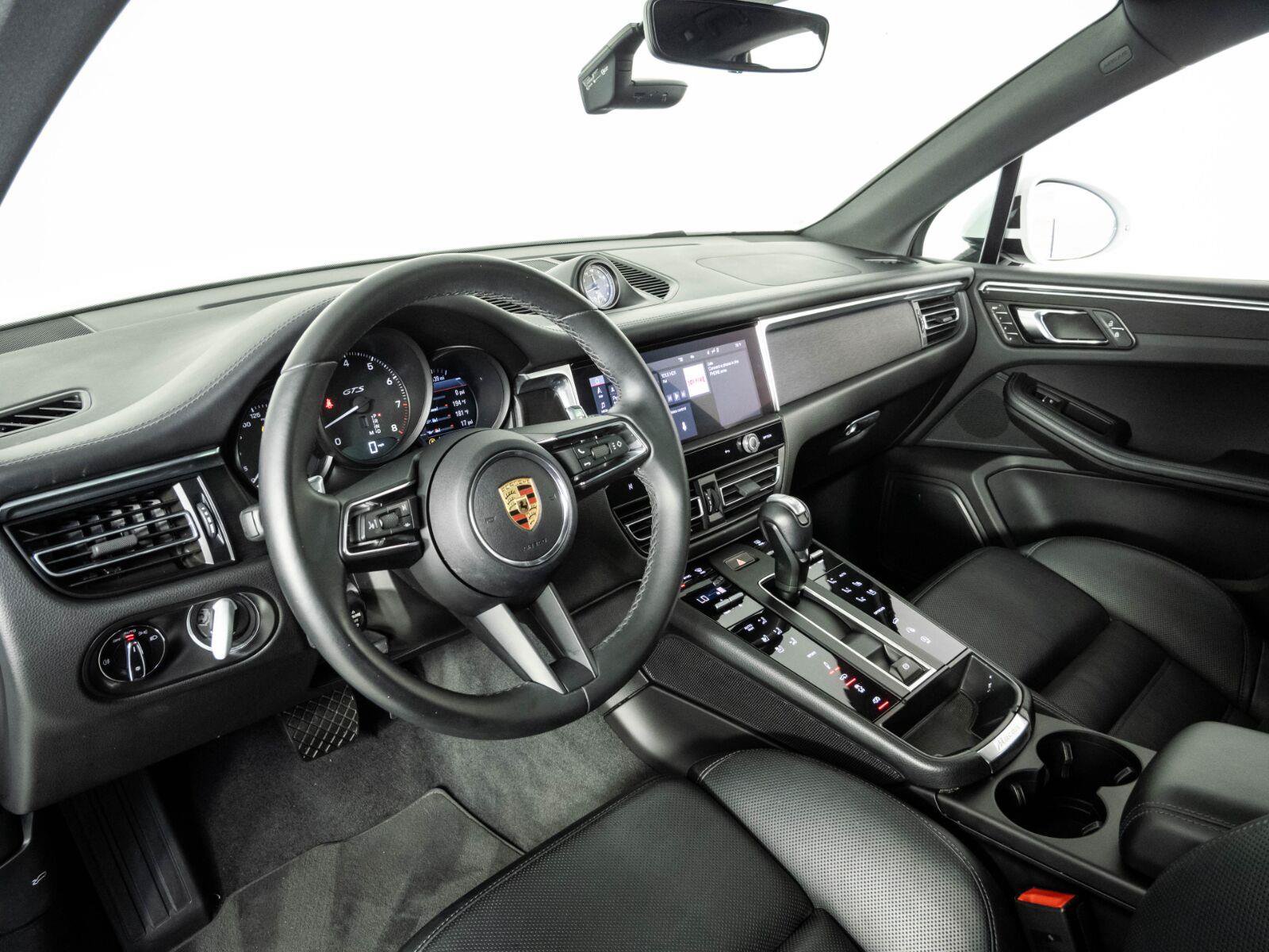 Certified 2024 Porsche Macan GTS w/ Premium Plus Package AWD/4WD image 4