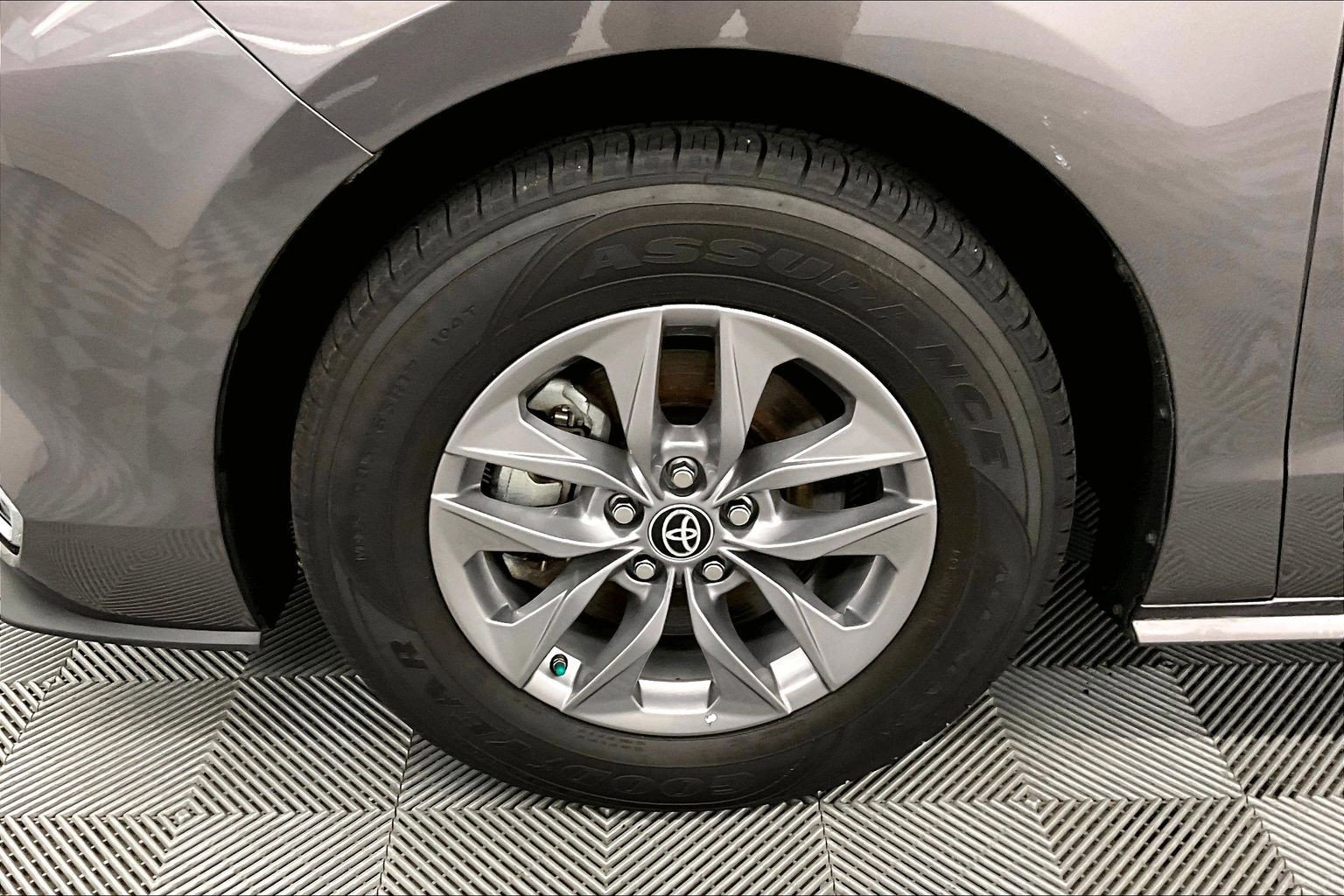 Used 2023 Toyota Sienna XLE FWD image 10