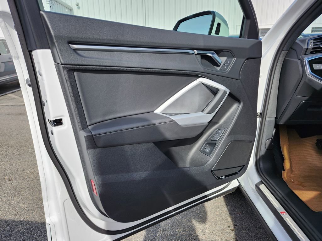 New 2025 Audi Q3 2.0T Premium image 12