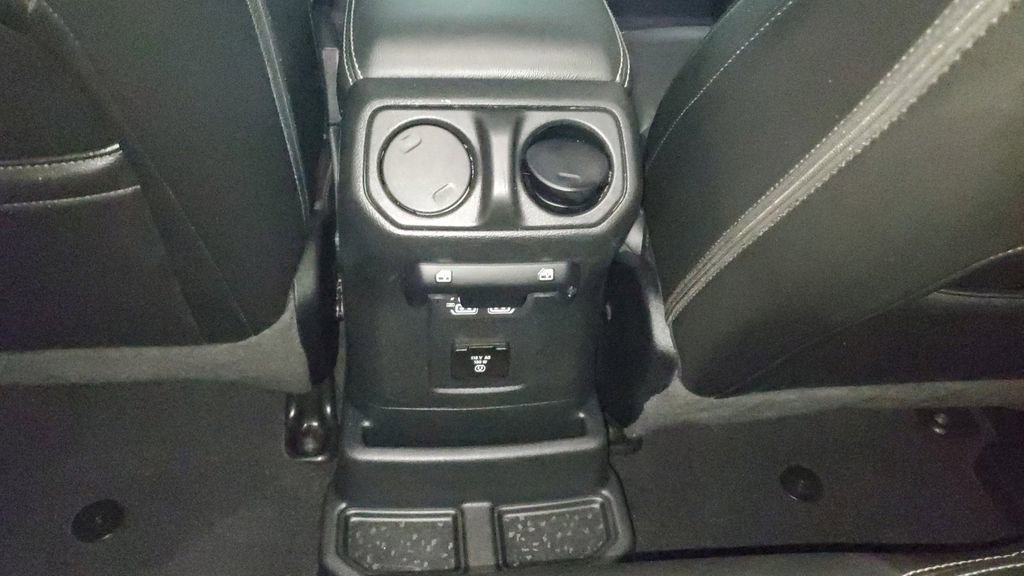 Used 2022 Jeep Wrangler Unlimited Sahara w/ Cold Weather Group image 14