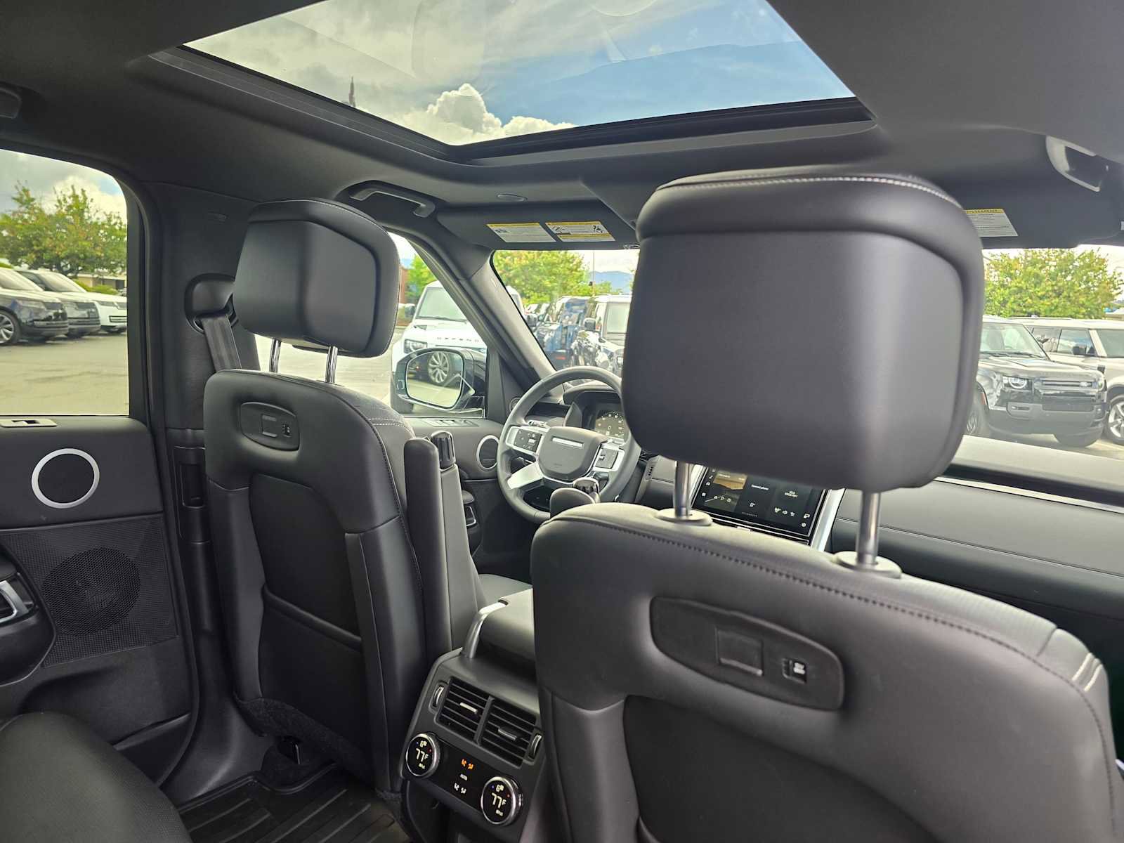 Used 2025 Land Rover Discovery S image 15