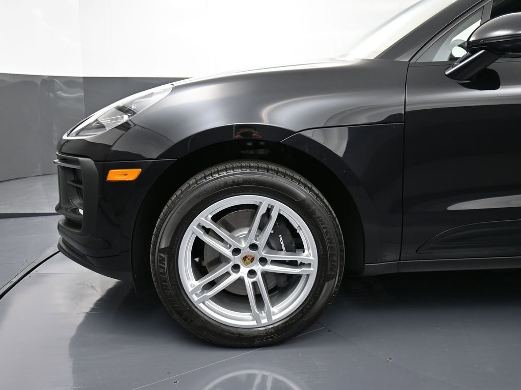 Certified 2025 Porsche Macan AWD/4WD image 12
