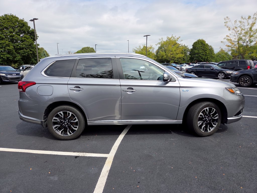 Used 2018 Mitsubishi Outlander 4WD Plug-In Hybrid image 31