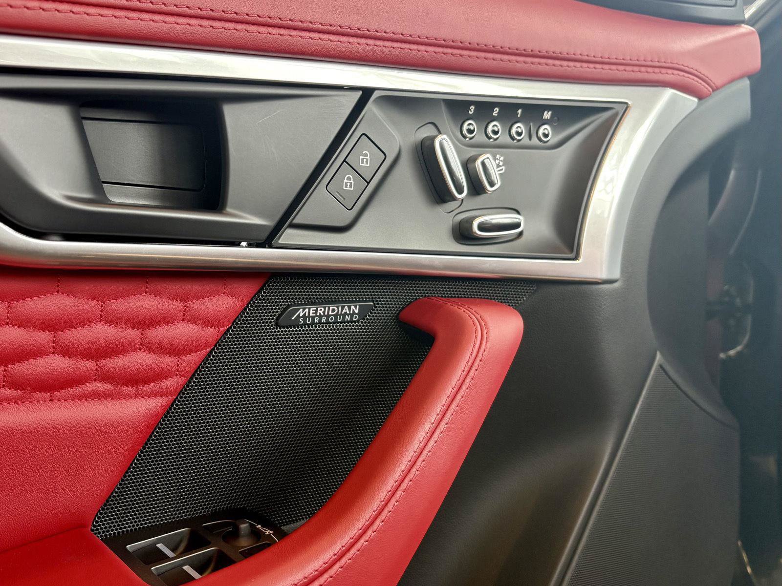Used 2023 Jaguar F-TYPE R AWD/4WD image 10