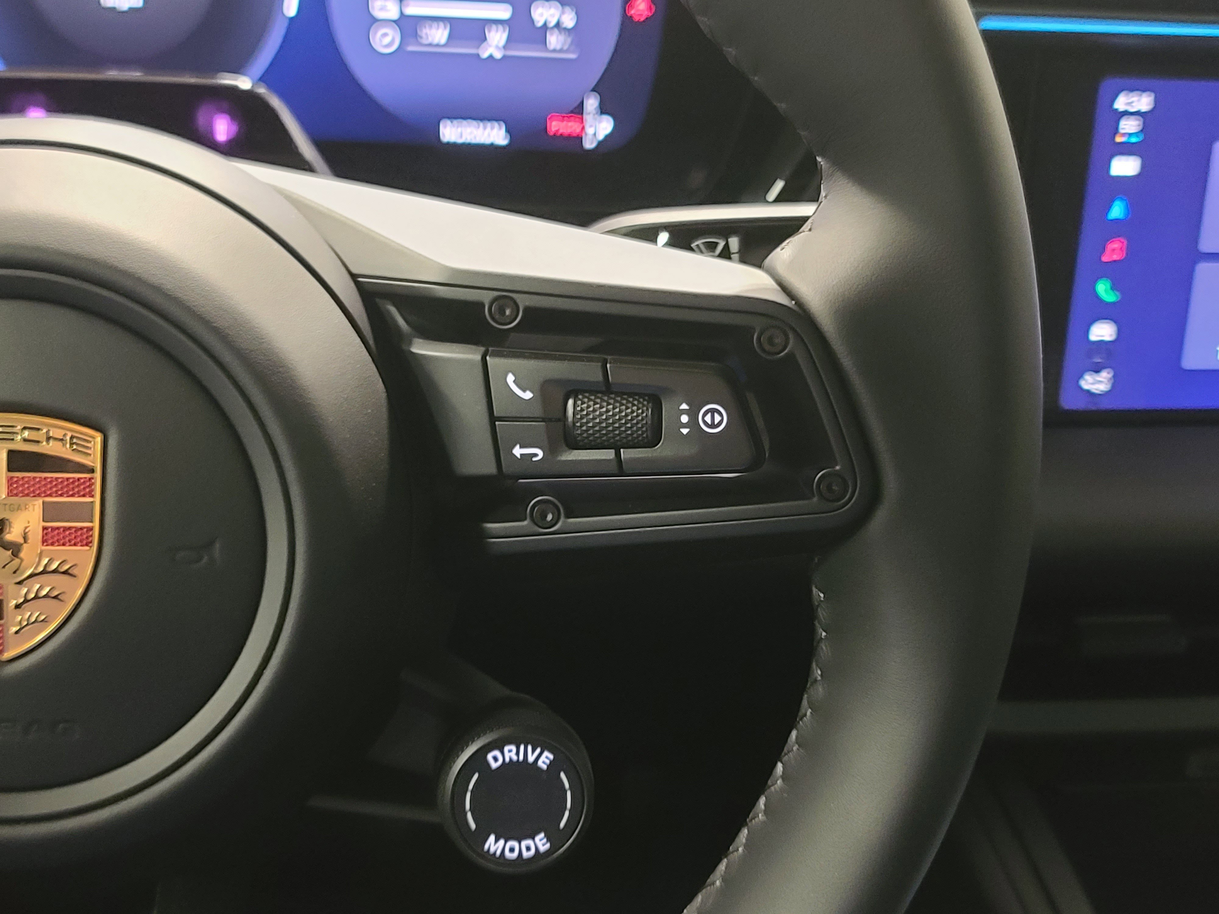 New 2026 Porsche Macan 4 Electric AWD/4WD image 18