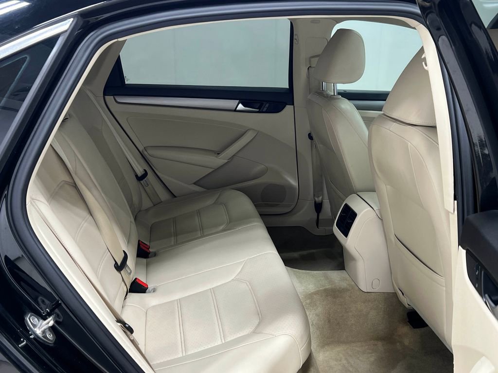 Used 2015 Volkswagen Passat TDI SE image 30