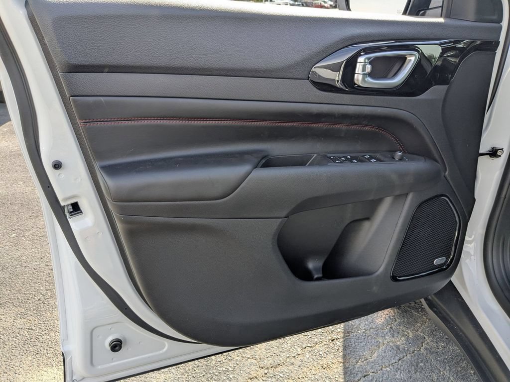 New 2026 Jeep Compass Trailhawk w/ Sun, Sound & Navigation Group AWD/4WD image 9