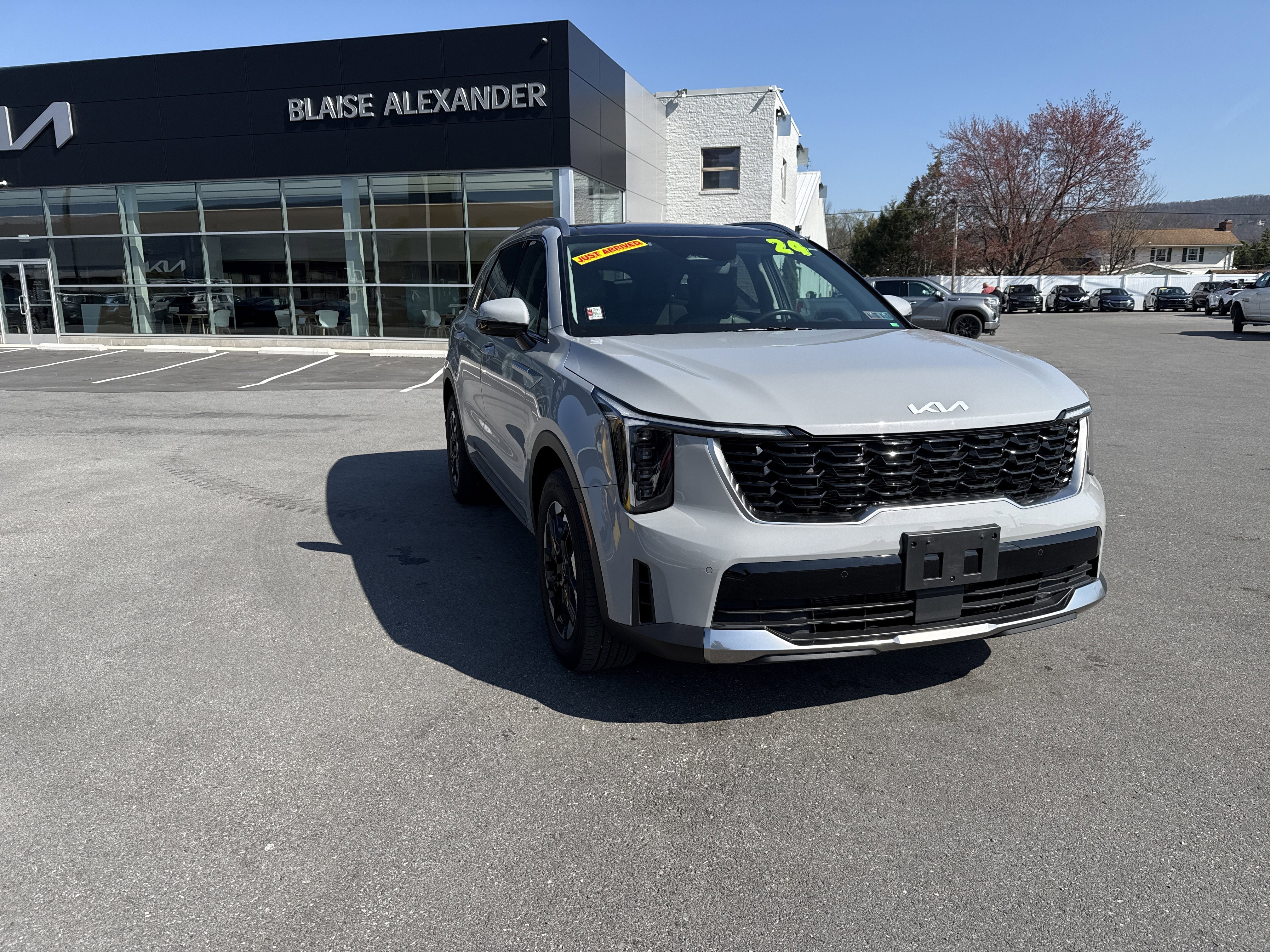 Used 2024 Kia Sorento S w/ Panoramic Sunroof Package