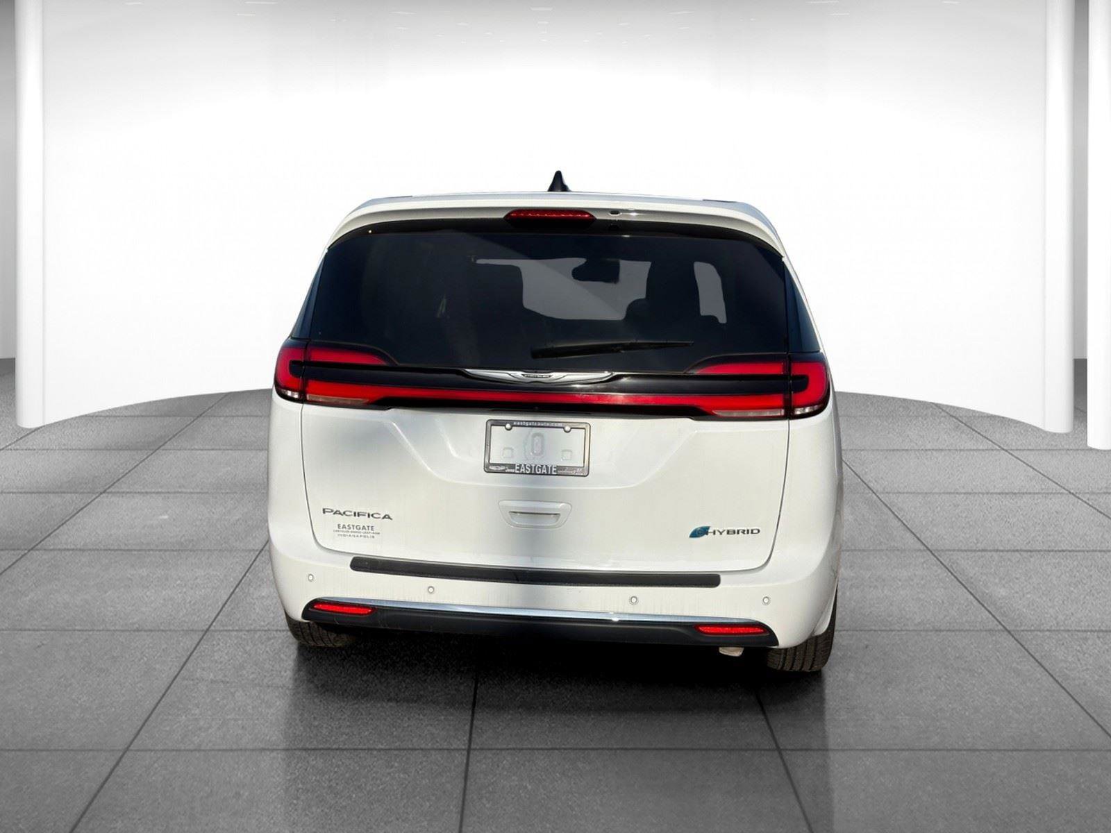 Used 2023 Chrysler Pacifica Touring-L image 6