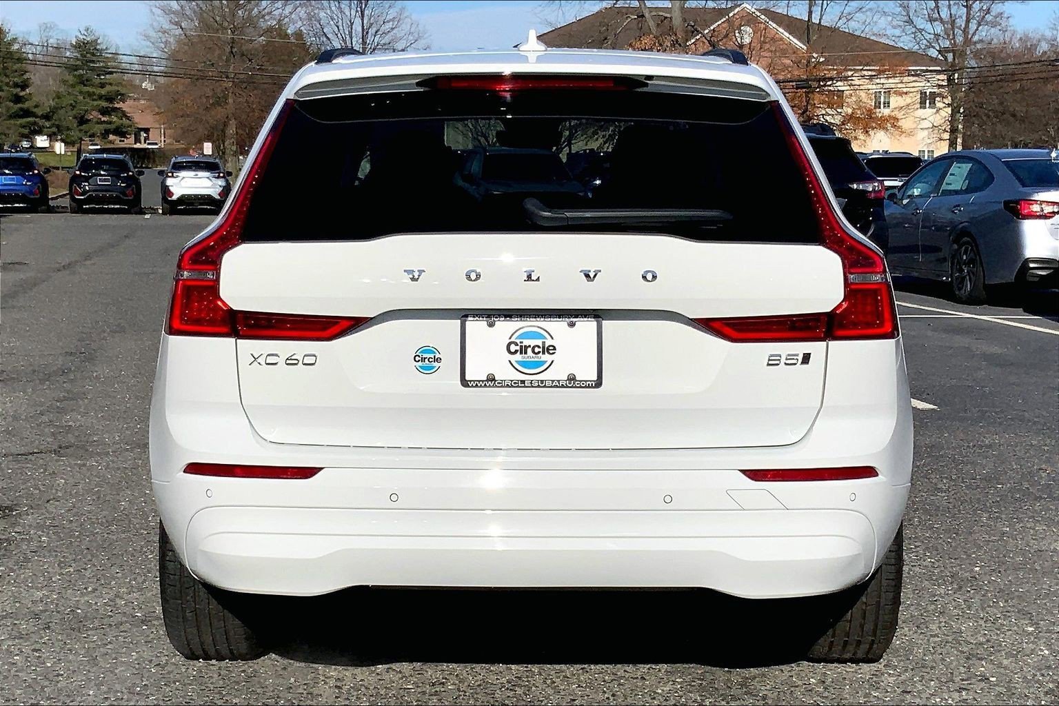 Used 2022 Volvo XC60 B5 Momentum w/ Climate Package image 4