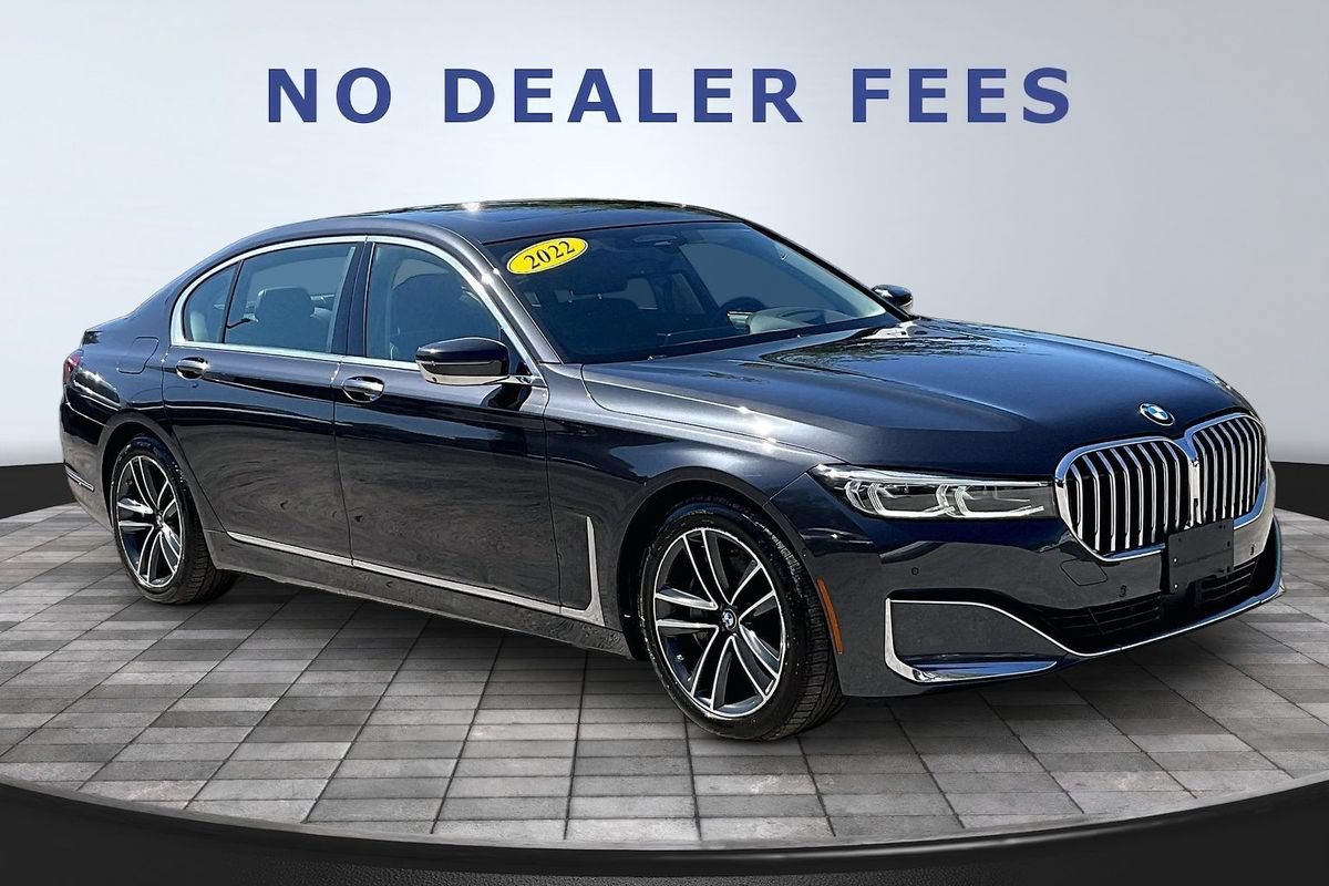 Used 2022 BMW 750i xDrive w/ Executive Package AWD/4WD image 3