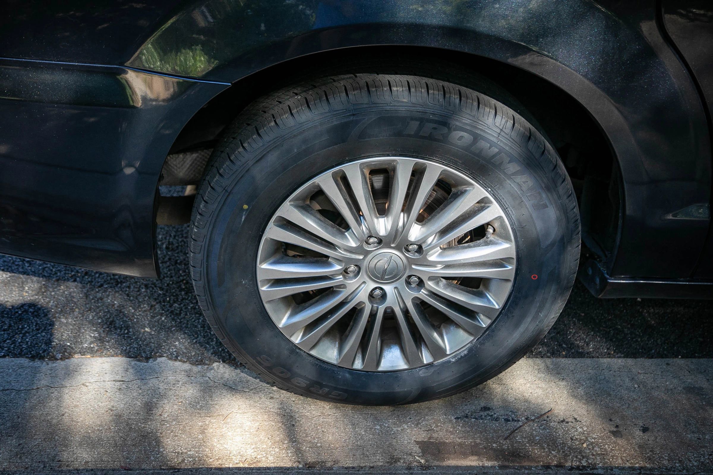 Used 2013 Chrysler Town & Country Touring-L w/ Driver Convenience Group image 14