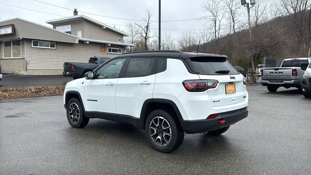 Certified 2025 Jeep Compass Trailhawk w/ Trailhawk Elite Group AWD/4WD image 8