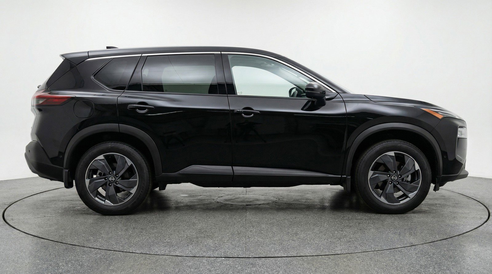 Used 2025 Nissan Rogue SV image 11