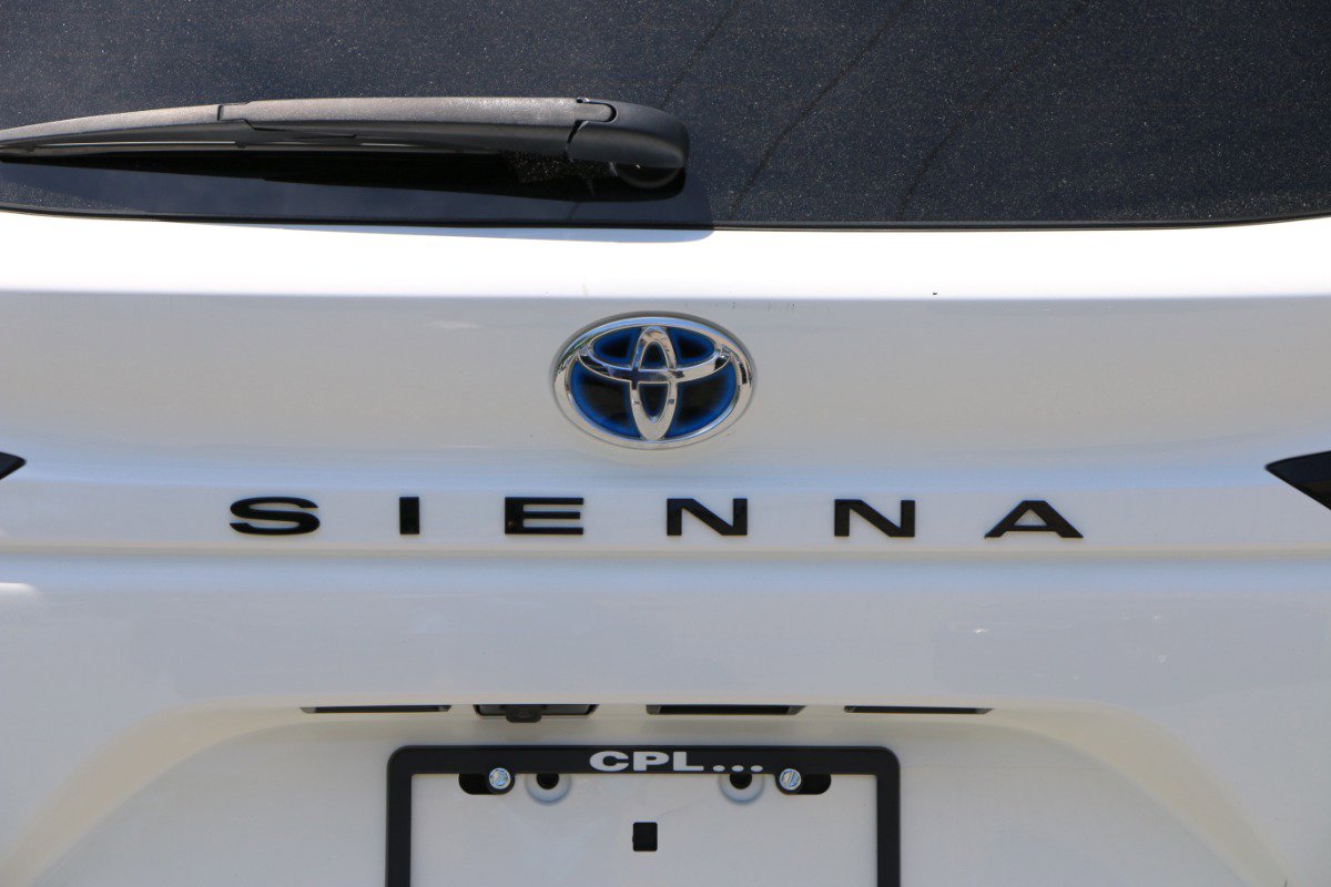 Used 2021 Toyota Sienna XSE FWD image 5