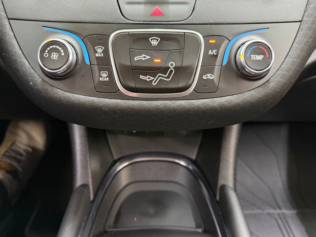 Used 2018 Chevrolet Malibu LT FWD image 26