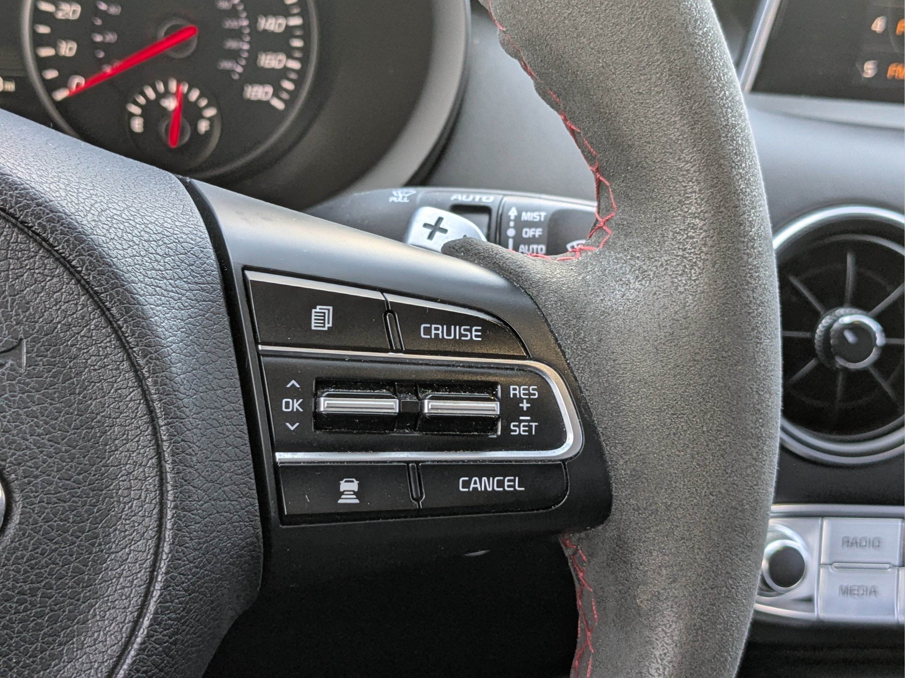 Used 2018 Kia Stinger GT2 AWD/4WD image 30