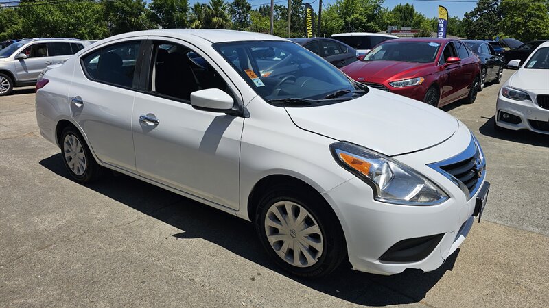Used 2018 Nissan Versa SV FWD image 2