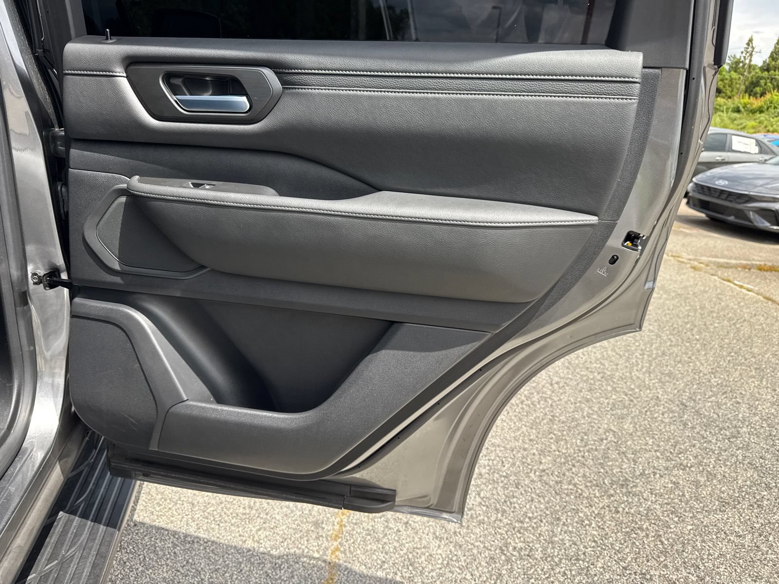 Used 2025 Nissan Armada SV RWD image 16