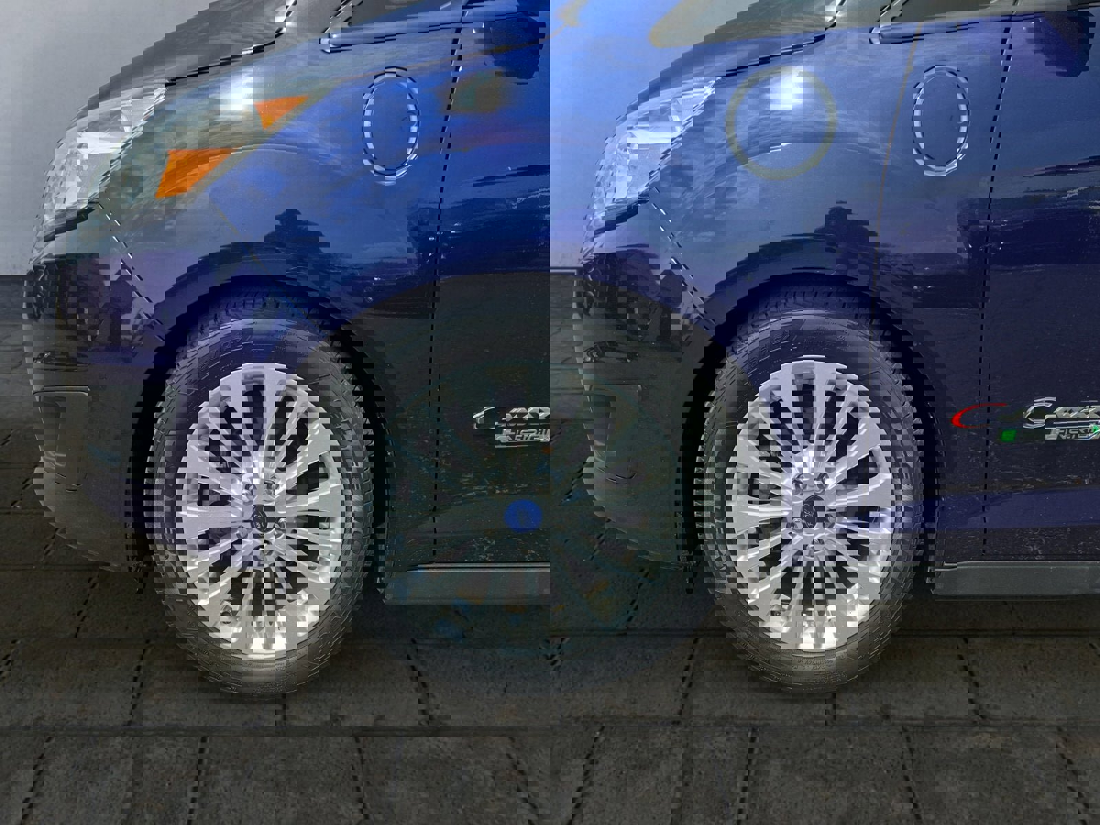 Used 2017 Ford C-MAX Energi SE w/ Equipment Group 401A FWD image 26