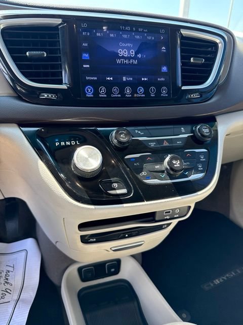Used 2017 Chrysler Pacifica Touring-L Plus FWD image 11