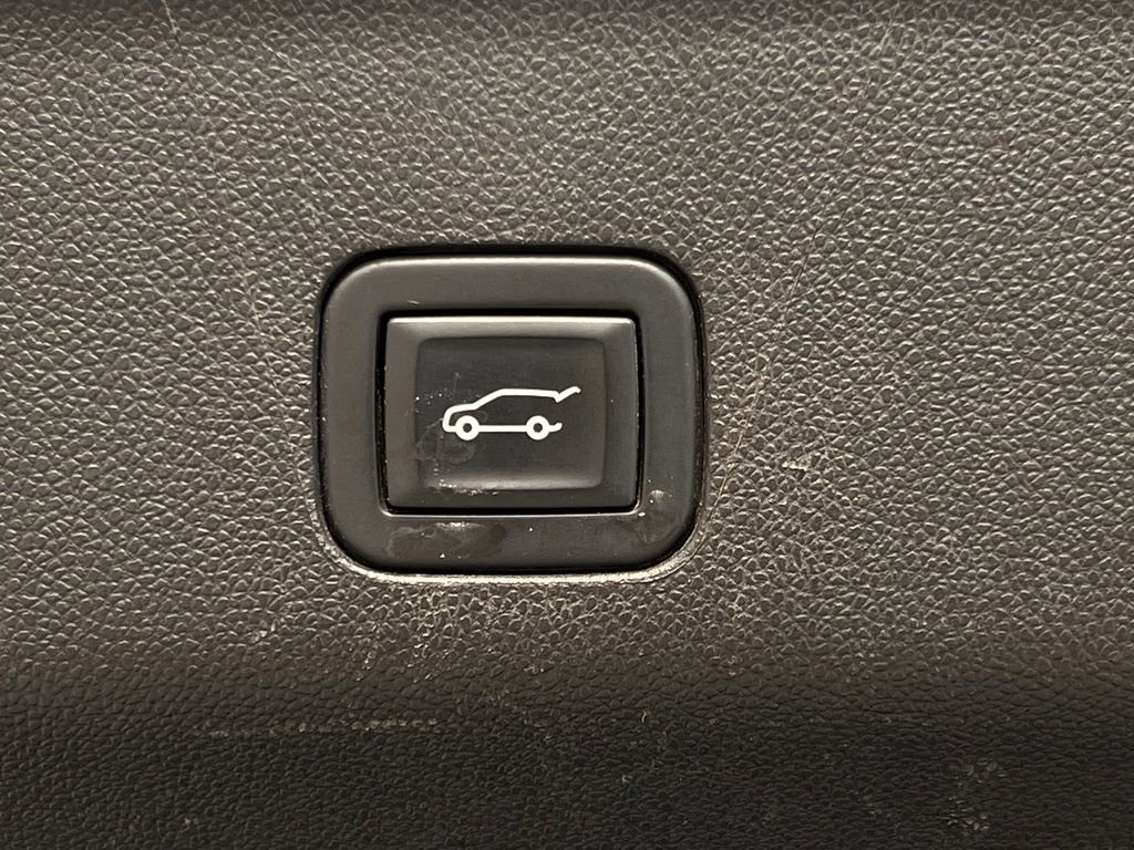 Used 2023 GMC Yukon XL AT4 w/ AT4 Premium Package image 40