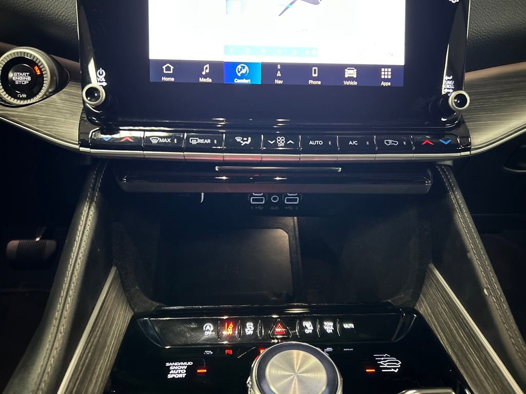 Certified 2024 Jeep Wagoneer L Series III w/ Flexible Seating Group image 18