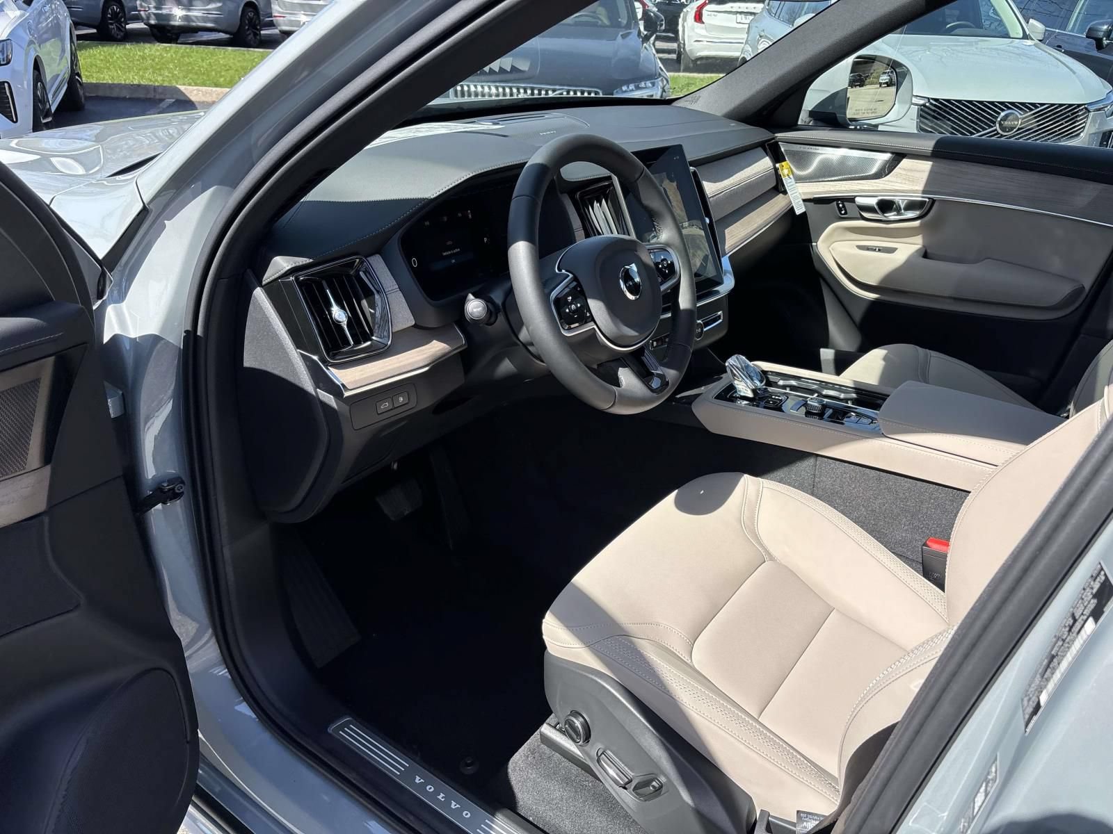 New 2026 Volvo XC90 T8 Plus w/ Protection Package Premier AWD/4WD image 24