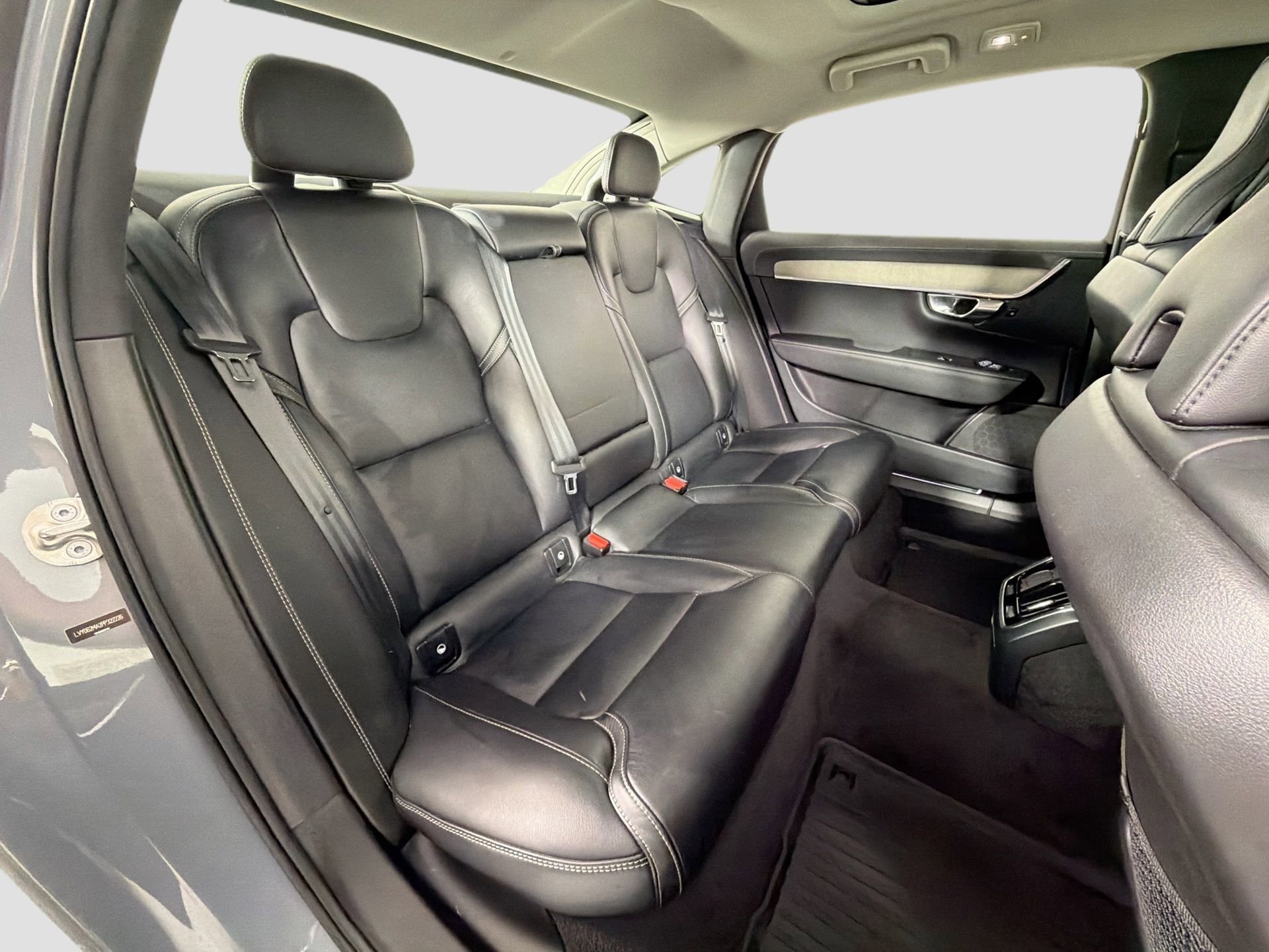 Used 2023 Volvo S90 B6 Ultimate w/ Protection Package Premier image 29