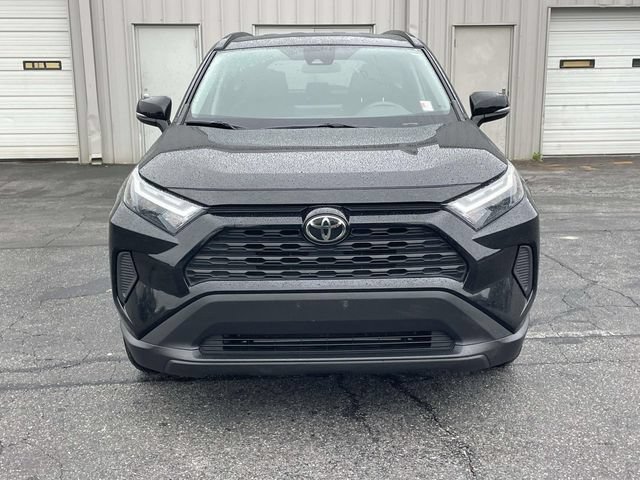 Used 2023 Toyota RAV4 XLE AWD/4WD image 2