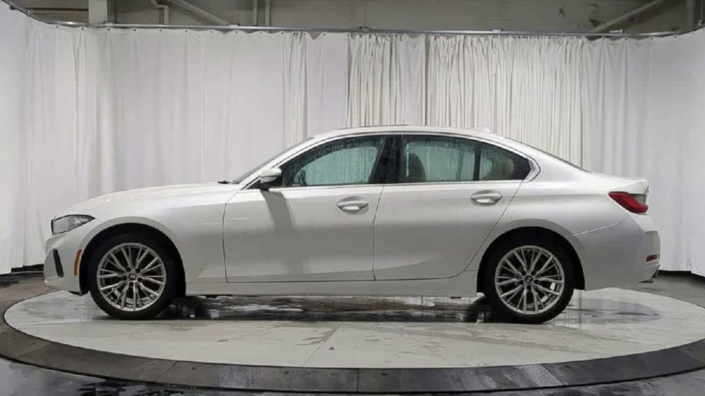 Used 2024 BMW 330i xDrive Sedan w/ Convenience Package image 6