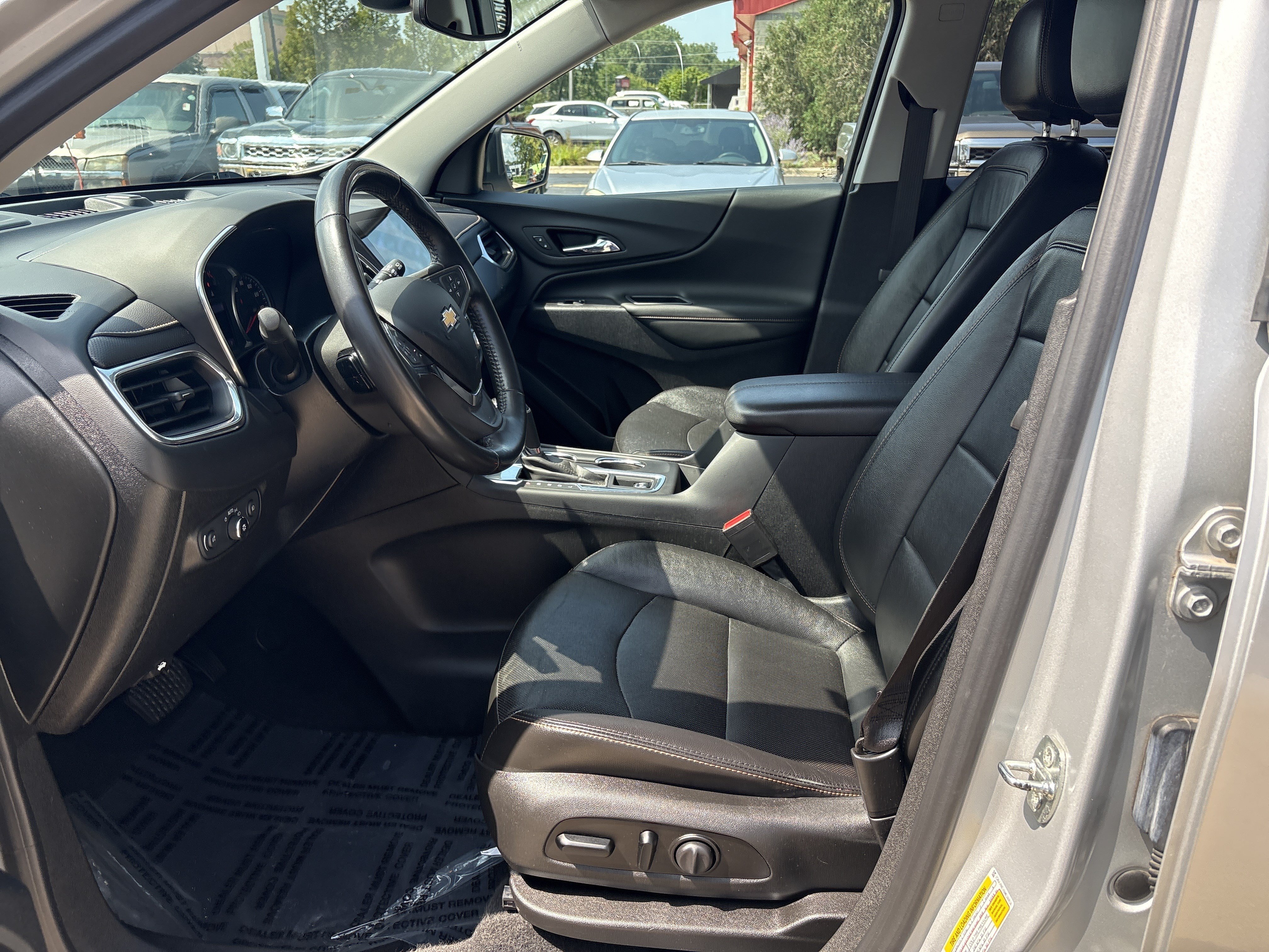 Used 2021 Chevrolet Equinox Premier w/ Redline Edition FWD image 11