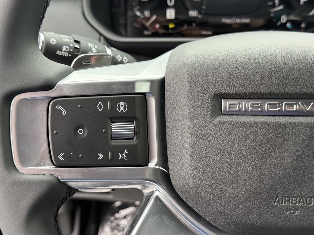 New 2025 Land Rover Discovery Dynamic SE image 15