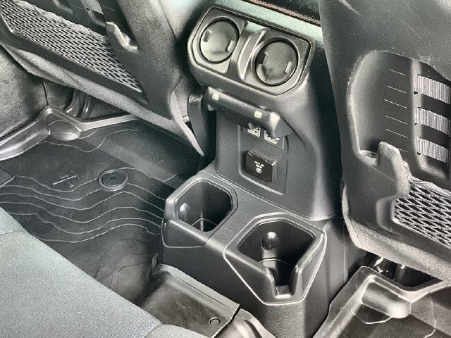 Used 2022 Jeep Wrangler Unlimited Rubicon w/ Cold Weather Group AWD/4WD image 35