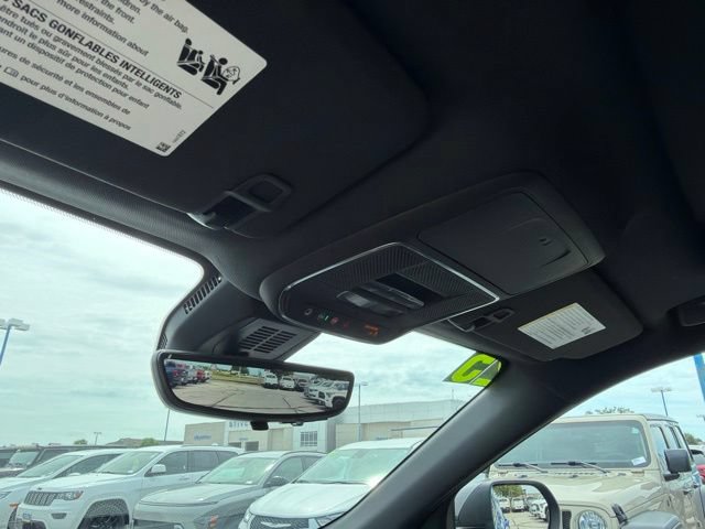 Used 2025 Chevrolet Equinox RS w/ Safety and Technology Package FWD image 38