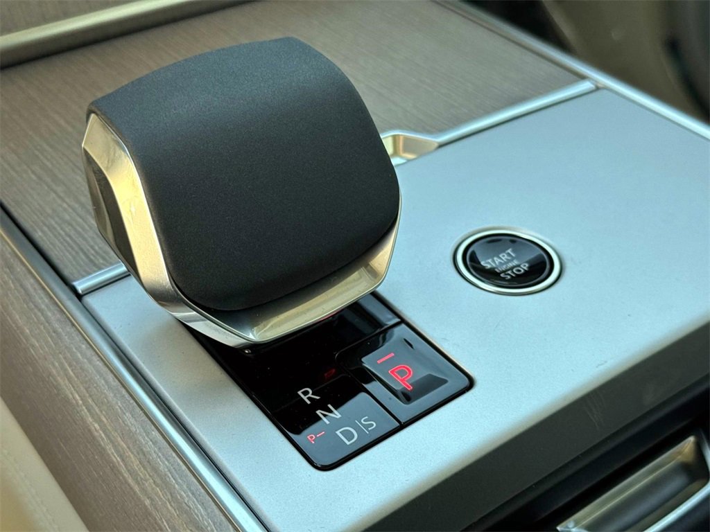 New 2026 Land Rover Range Rover Long Wheelbase SE image 23