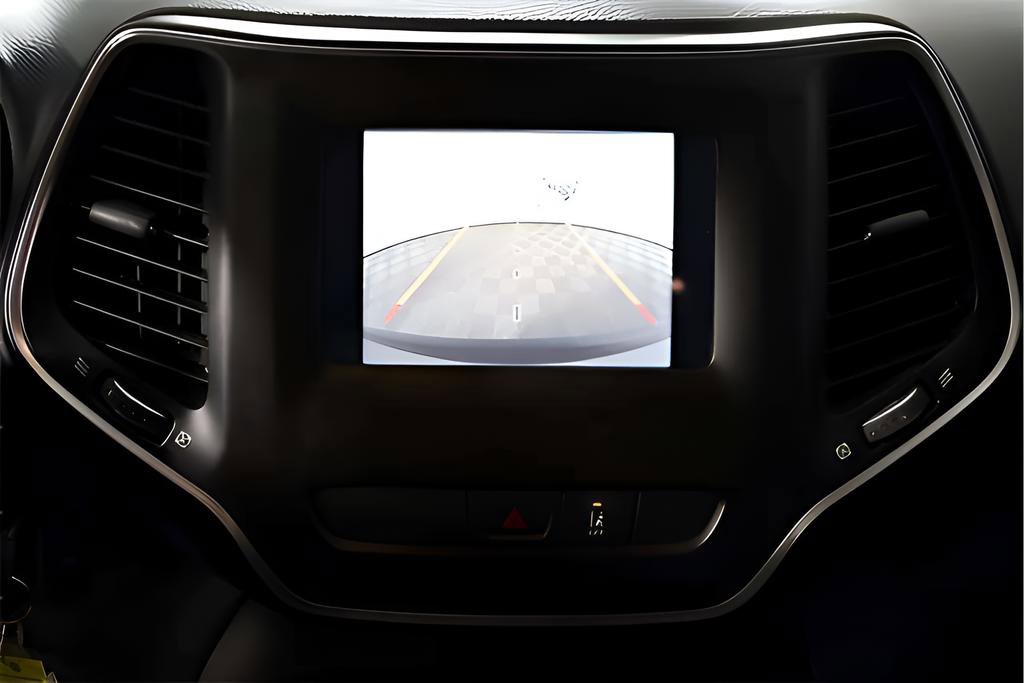 Used 2021 Jeep Cherokee Latitude FWD image 14