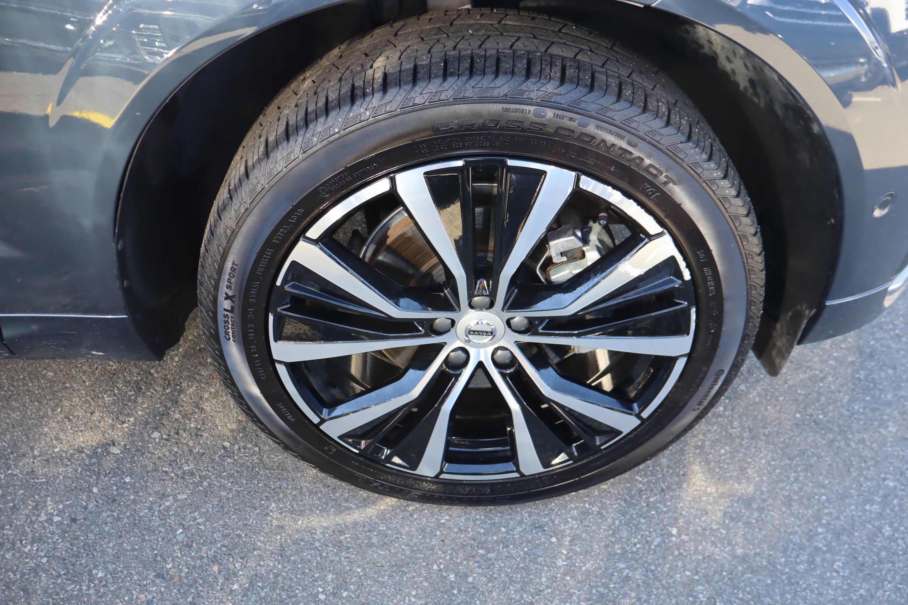 Used 2025 Volvo XC60 B5 Plus image 37