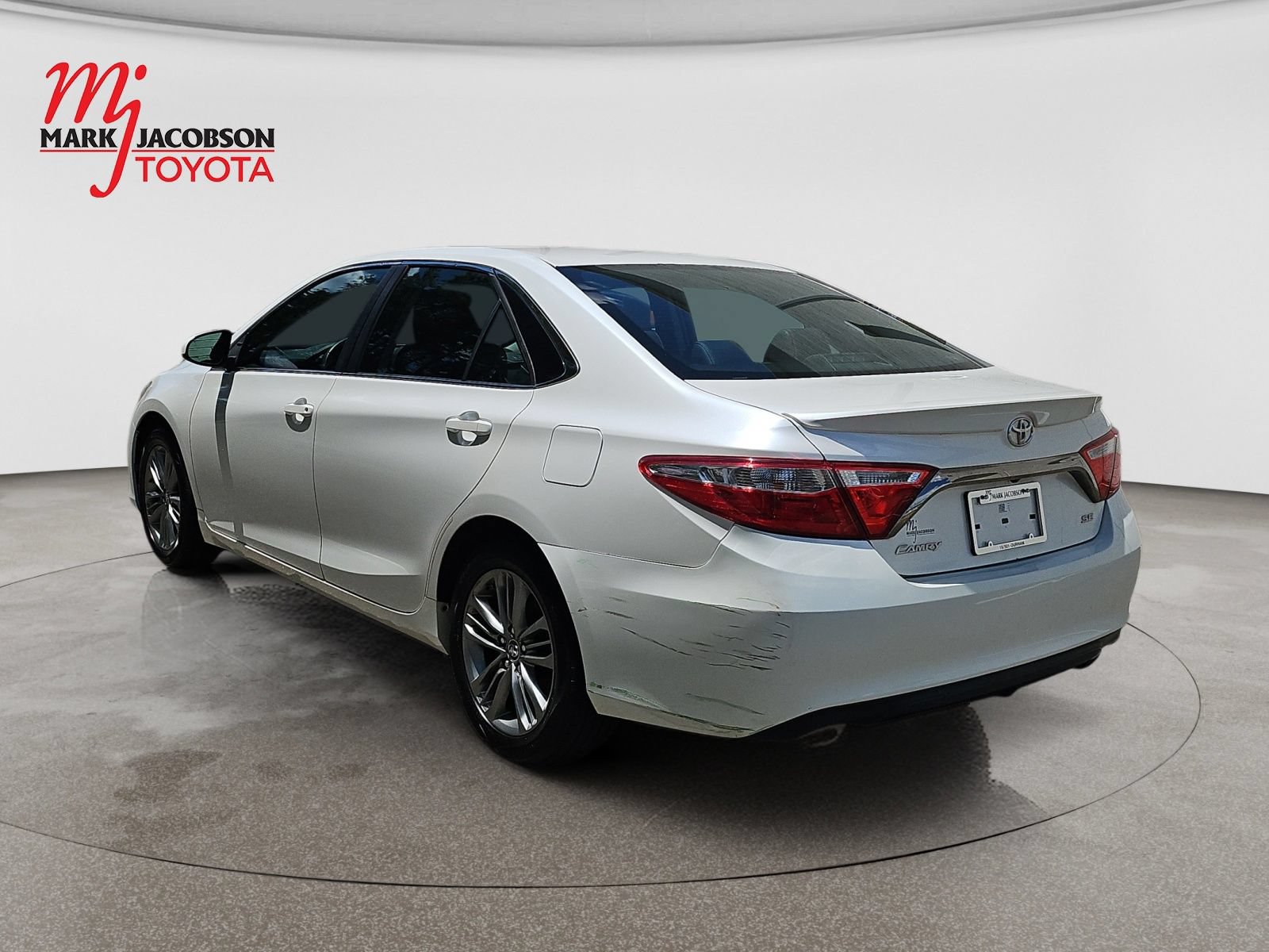 Used 2015 Toyota Camry SE FWD image 11