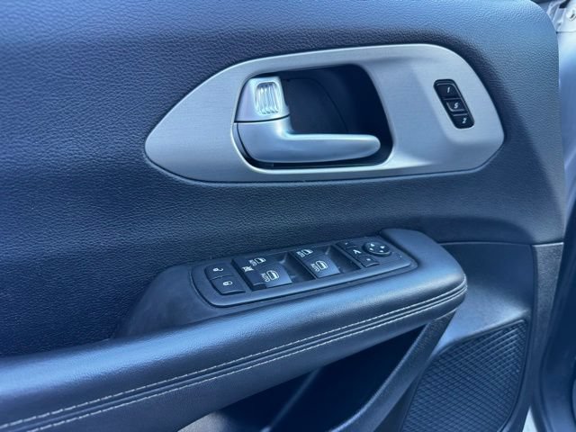 Used 2024 Chrysler Pacifica Limited w/ S Appearance Package AWD/4WD image 13