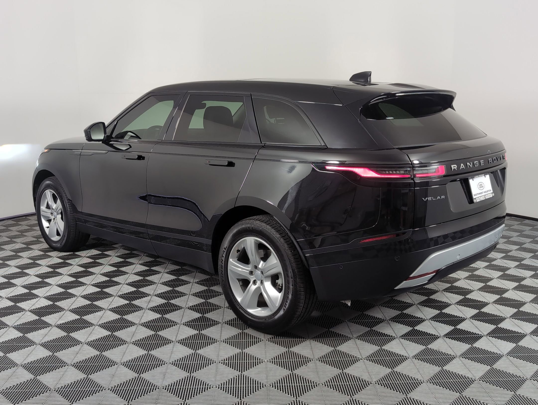 Used 2025 Land Rover Range Rover Velar S image 3
