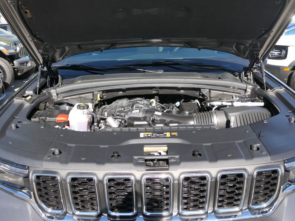 Used 2025 Jeep Grand Cherokee Laredo X w/ Luxury Tech Group I image 25