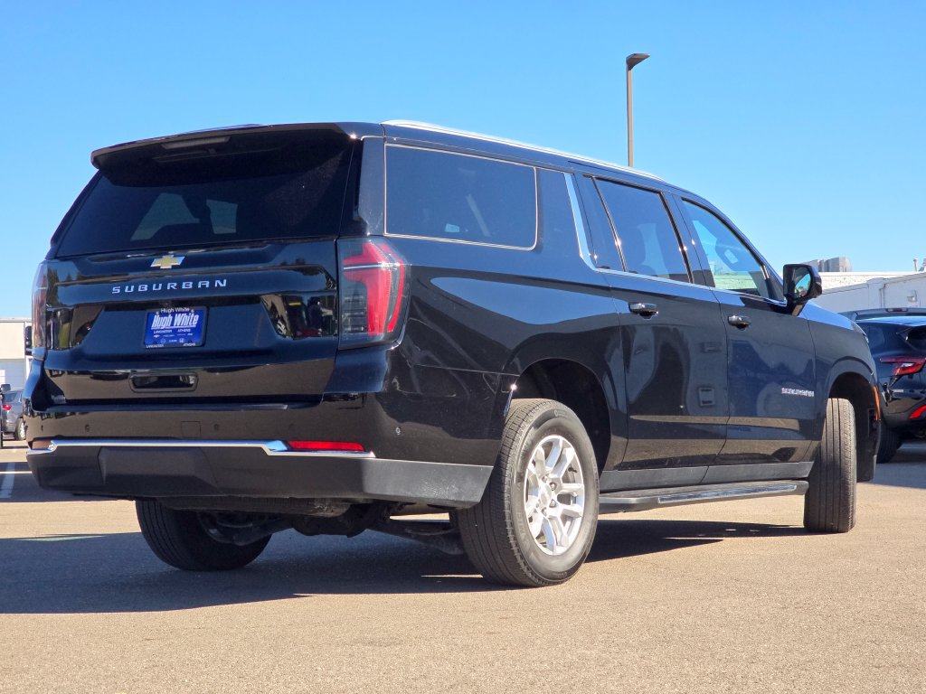 Used 2025 Chevrolet Suburban LT AWD/4WD image 23