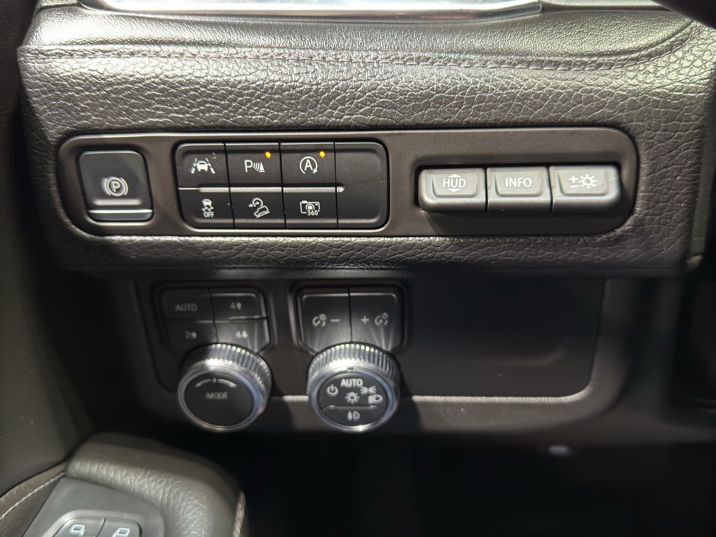 Used 2024 GMC Yukon XL Denali AWD/4WD image 36
