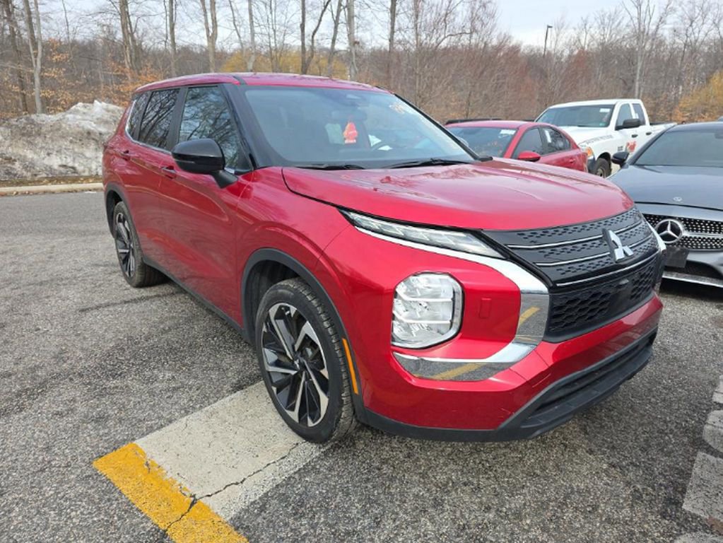 Used 2022 Mitsubishi Outlander ES image 3