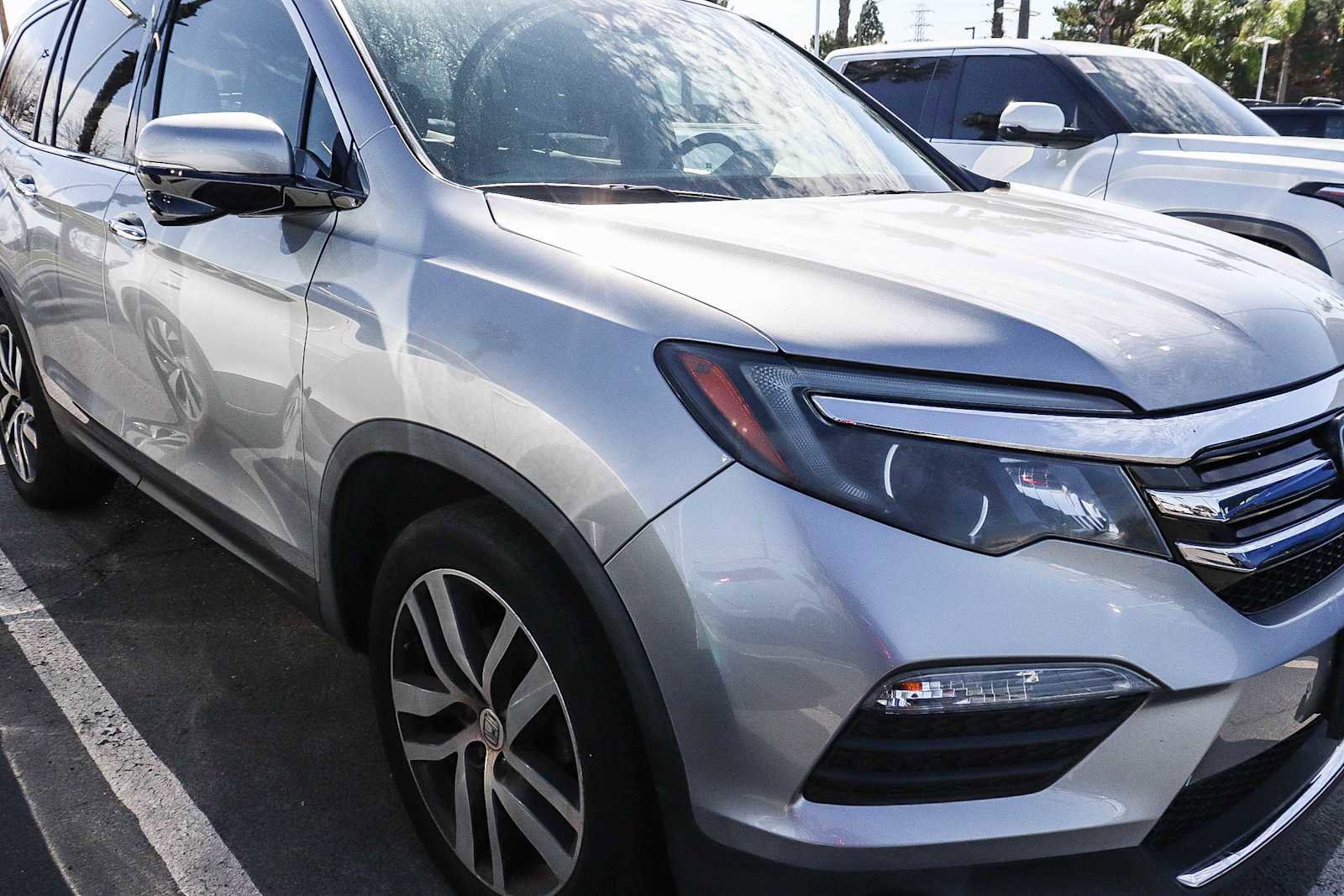 Used 2017 Honda Pilot Touring image 5
